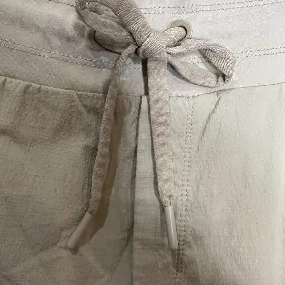 Athleta Trekkie Mid Rise Legacy Jogger SIze 6 Ripstop Athleisure Light Khaki - Picture 5 of 12